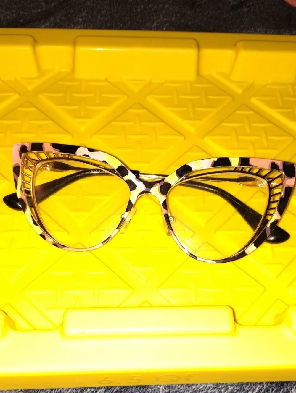 Cat-Eye Fashion Glasses in Pink and Black